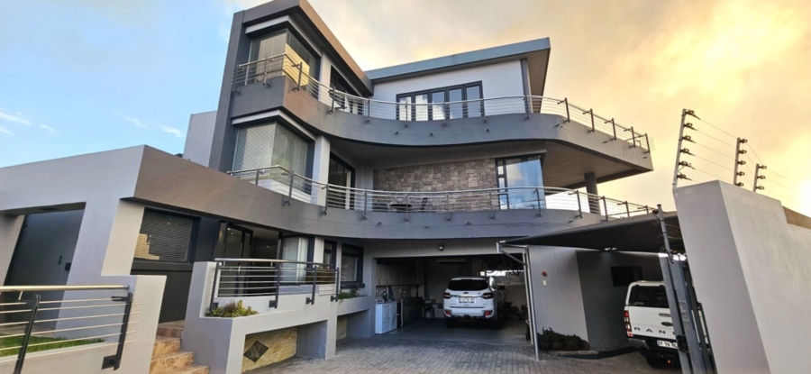 4 Bedroom Property for Sale in Perlemoenbaai Western Cape